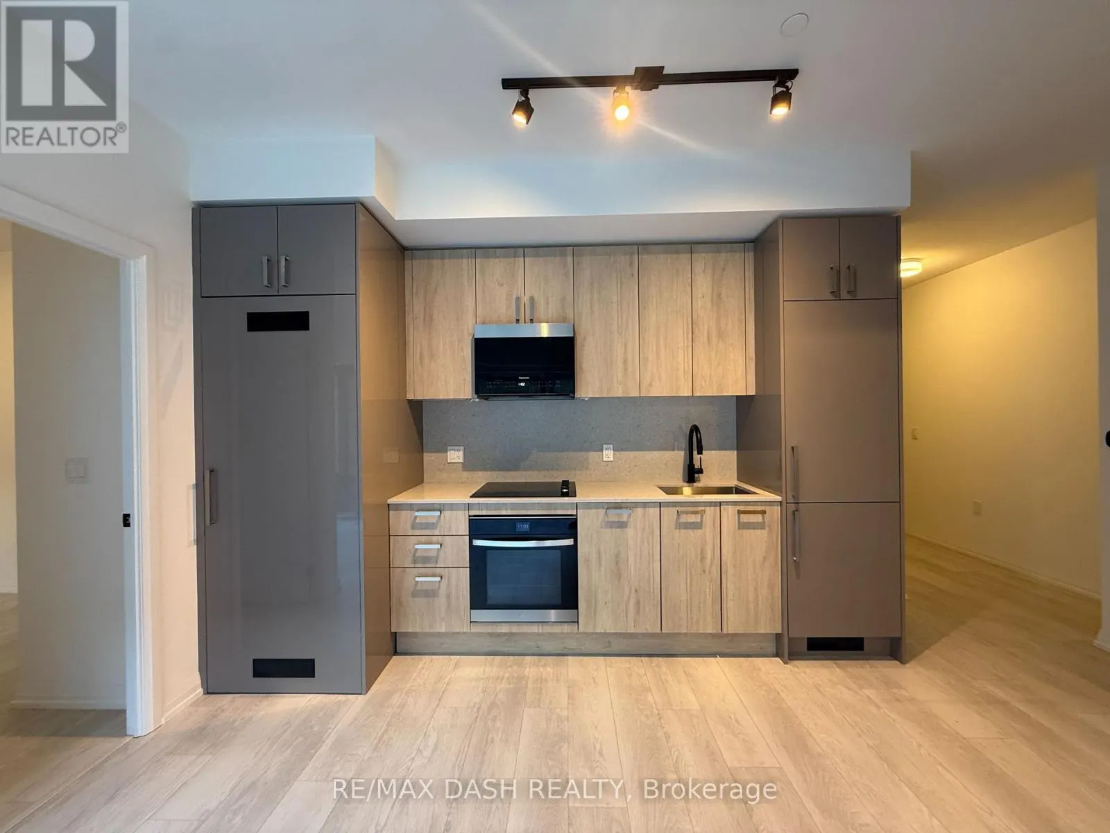 414 - 280 DUNDAS STREET W