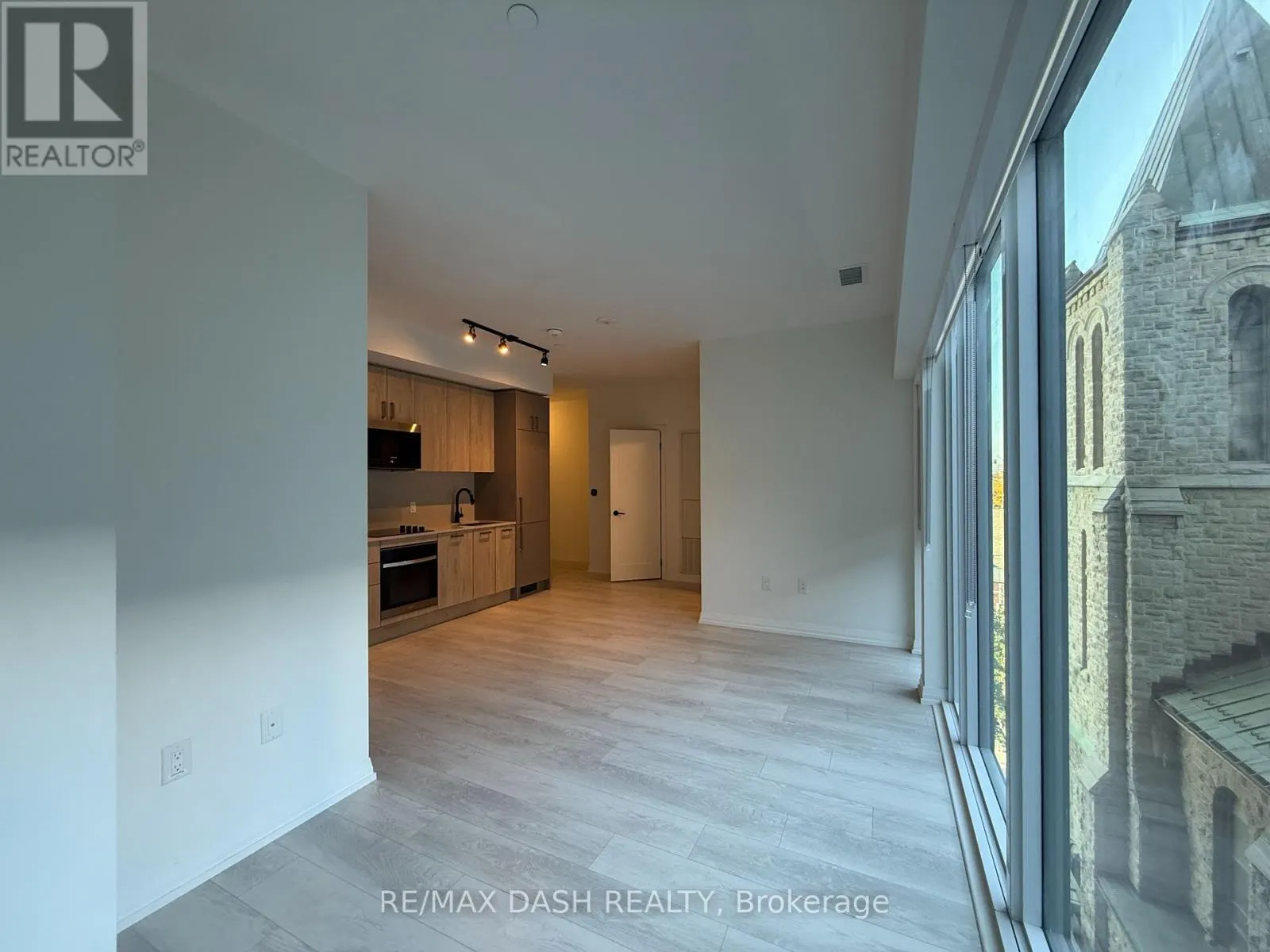 414 - 280 DUNDAS STREET W