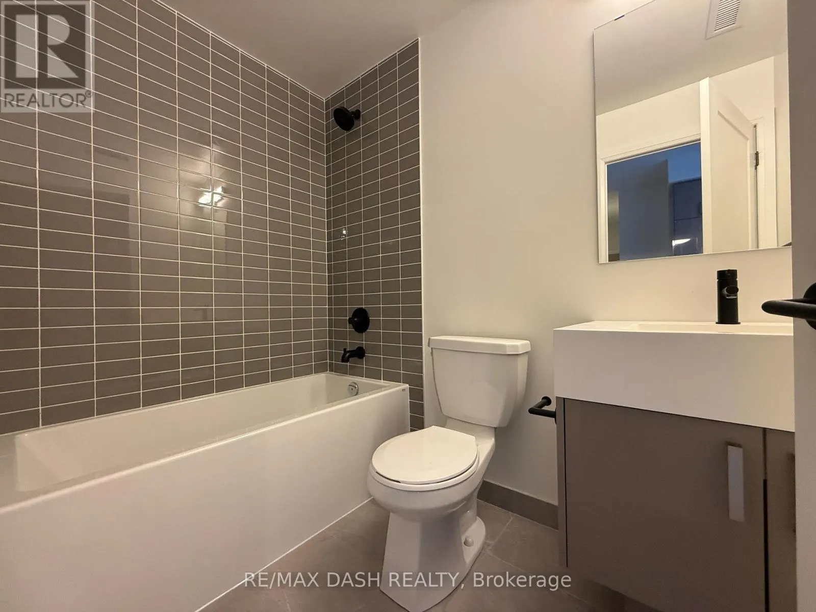 414 - 280 DUNDAS STREET W