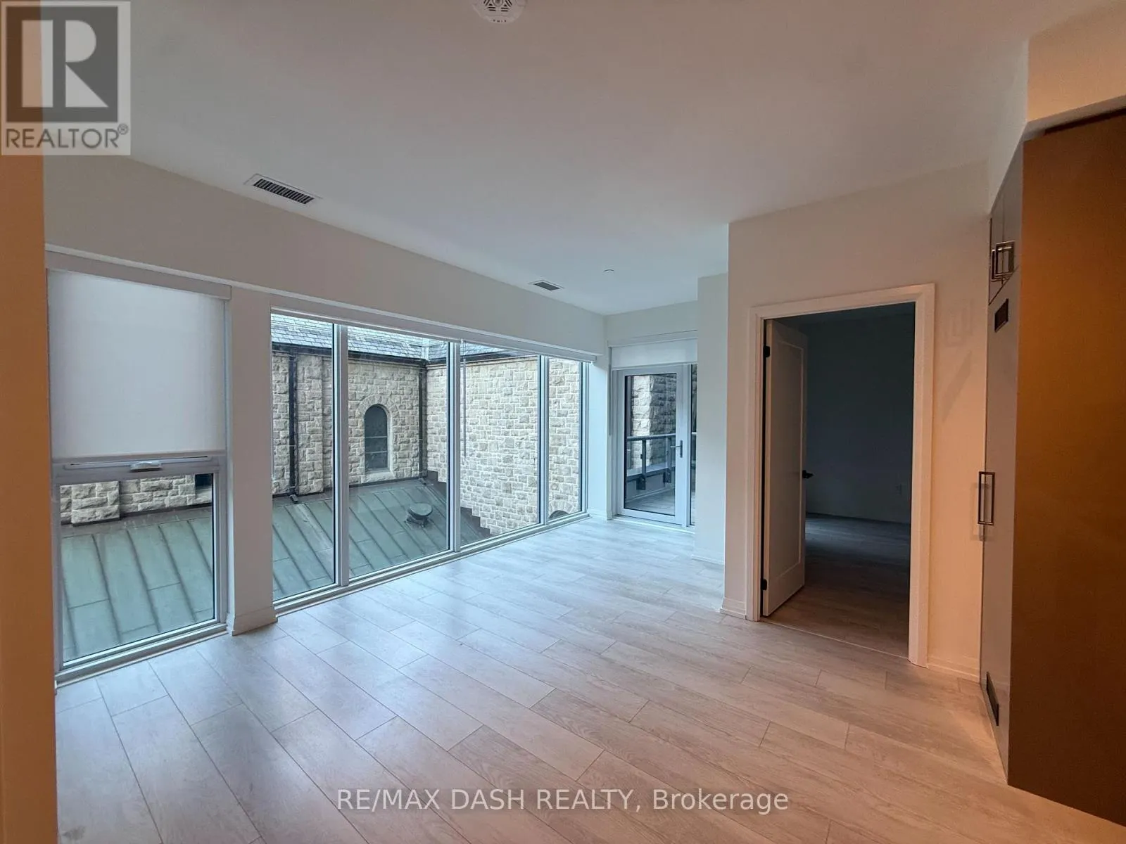 414 - 280 DUNDAS STREET W