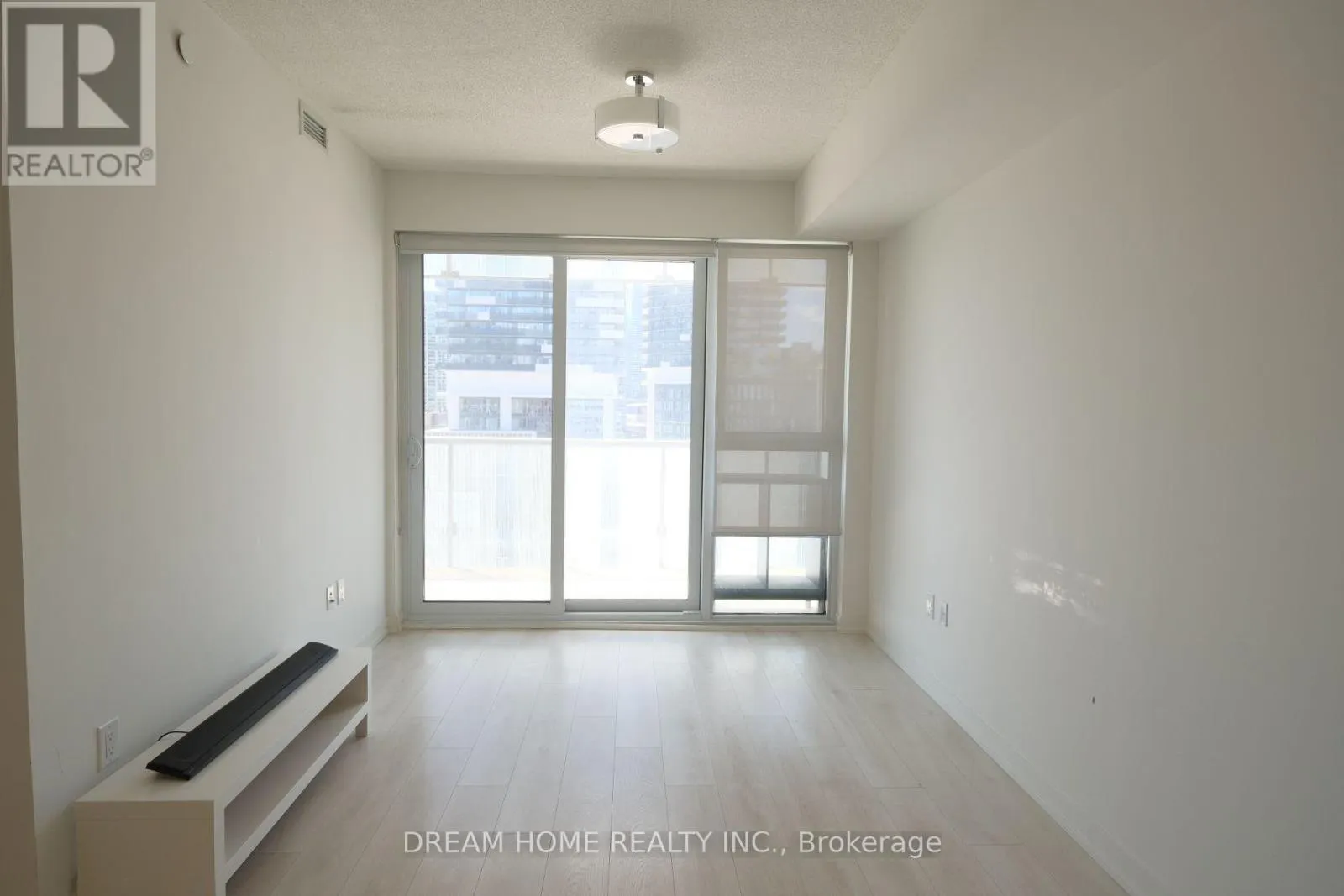 808 - 15 LOWER JARVIS STREET