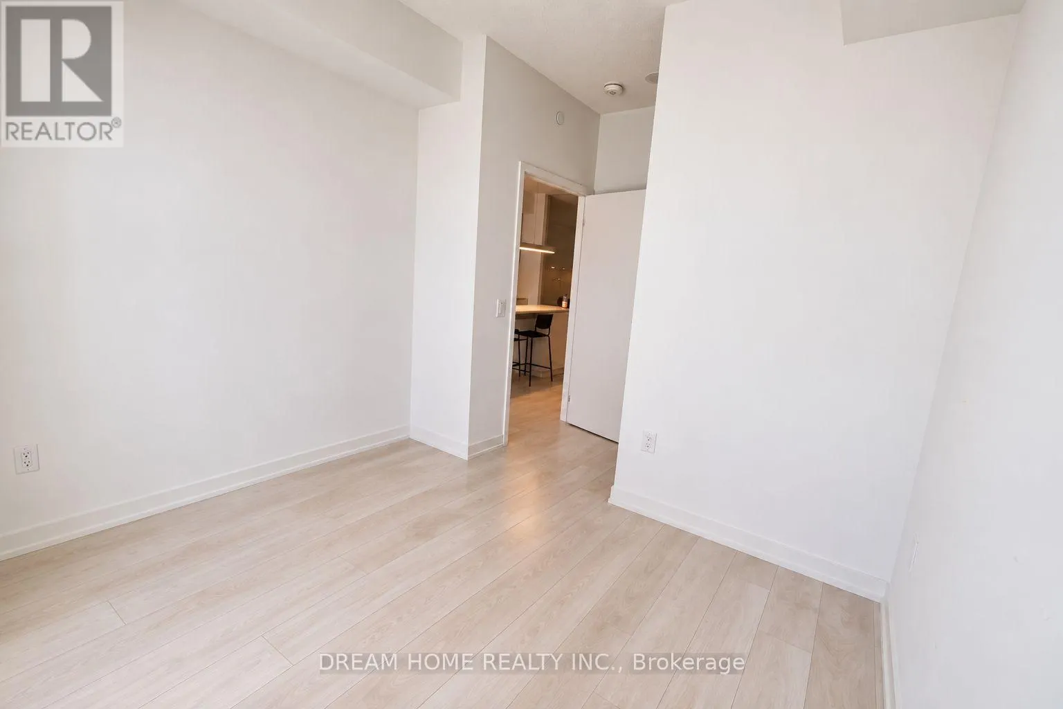 808 - 15 LOWER JARVIS STREET