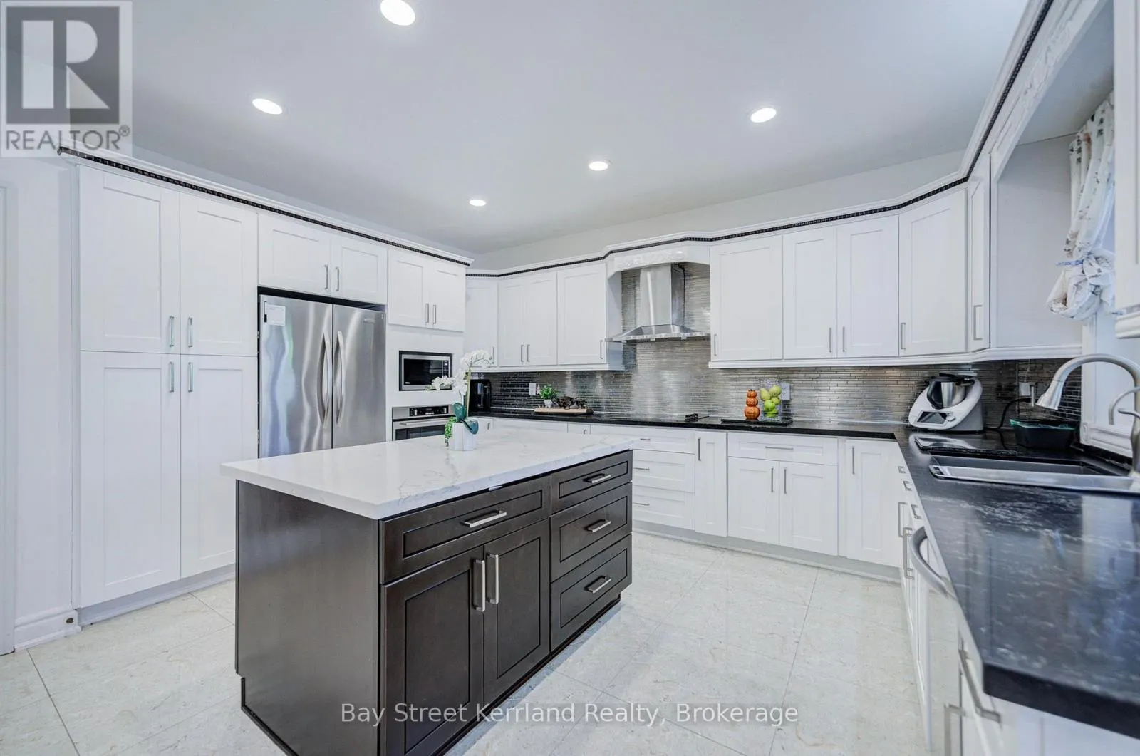 136 NIPIGON AVENUE