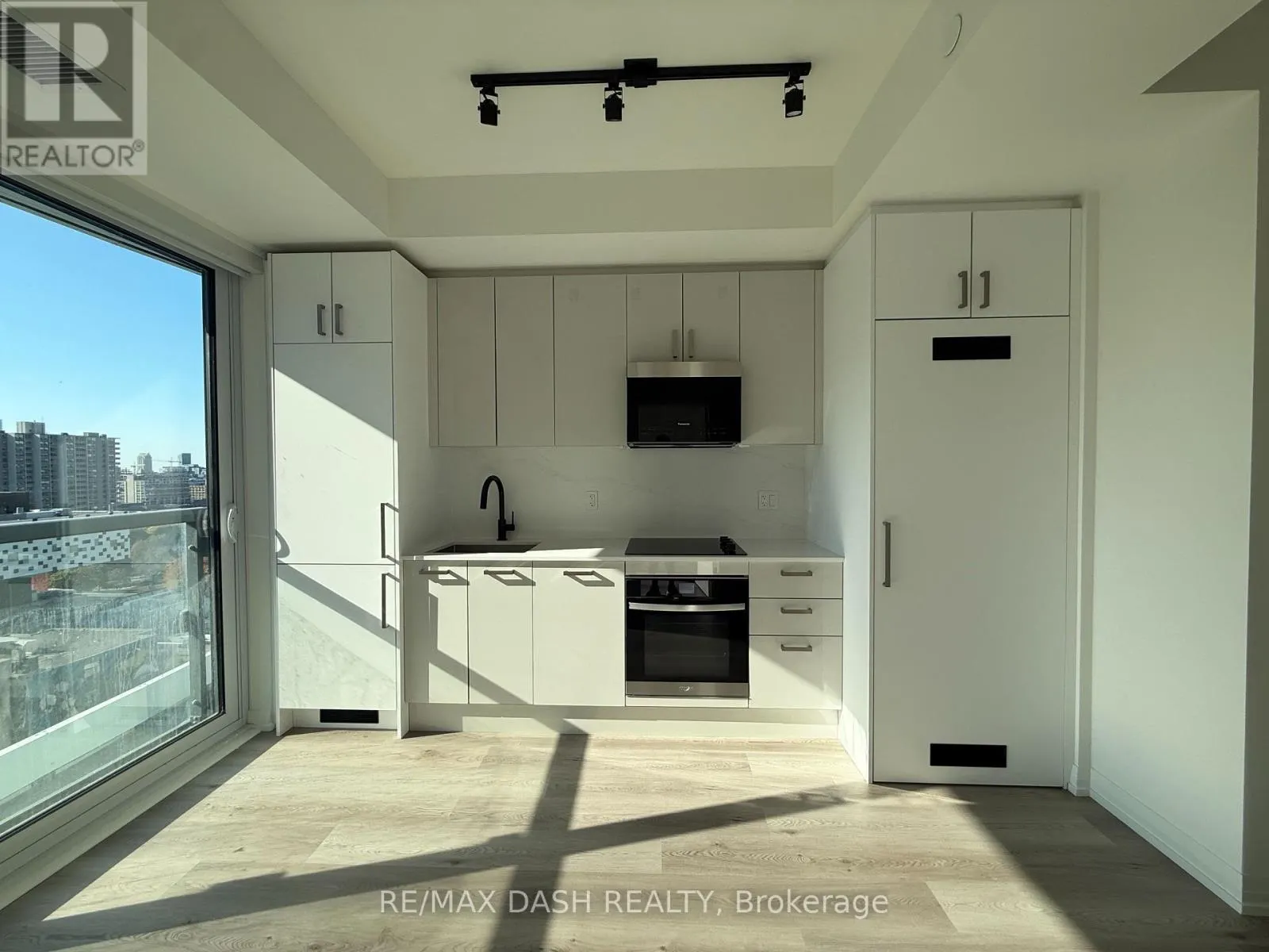 1406 - 280 DUNDAS STREET W