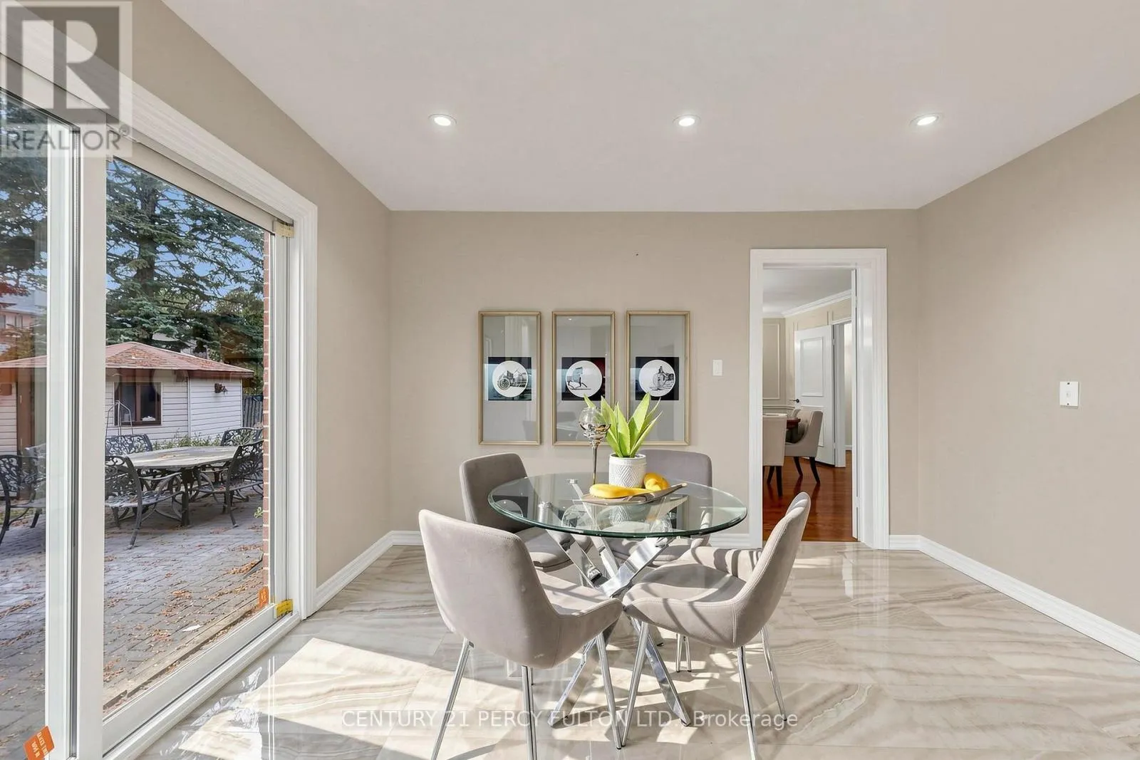 24 TULLAMORE DRIVE