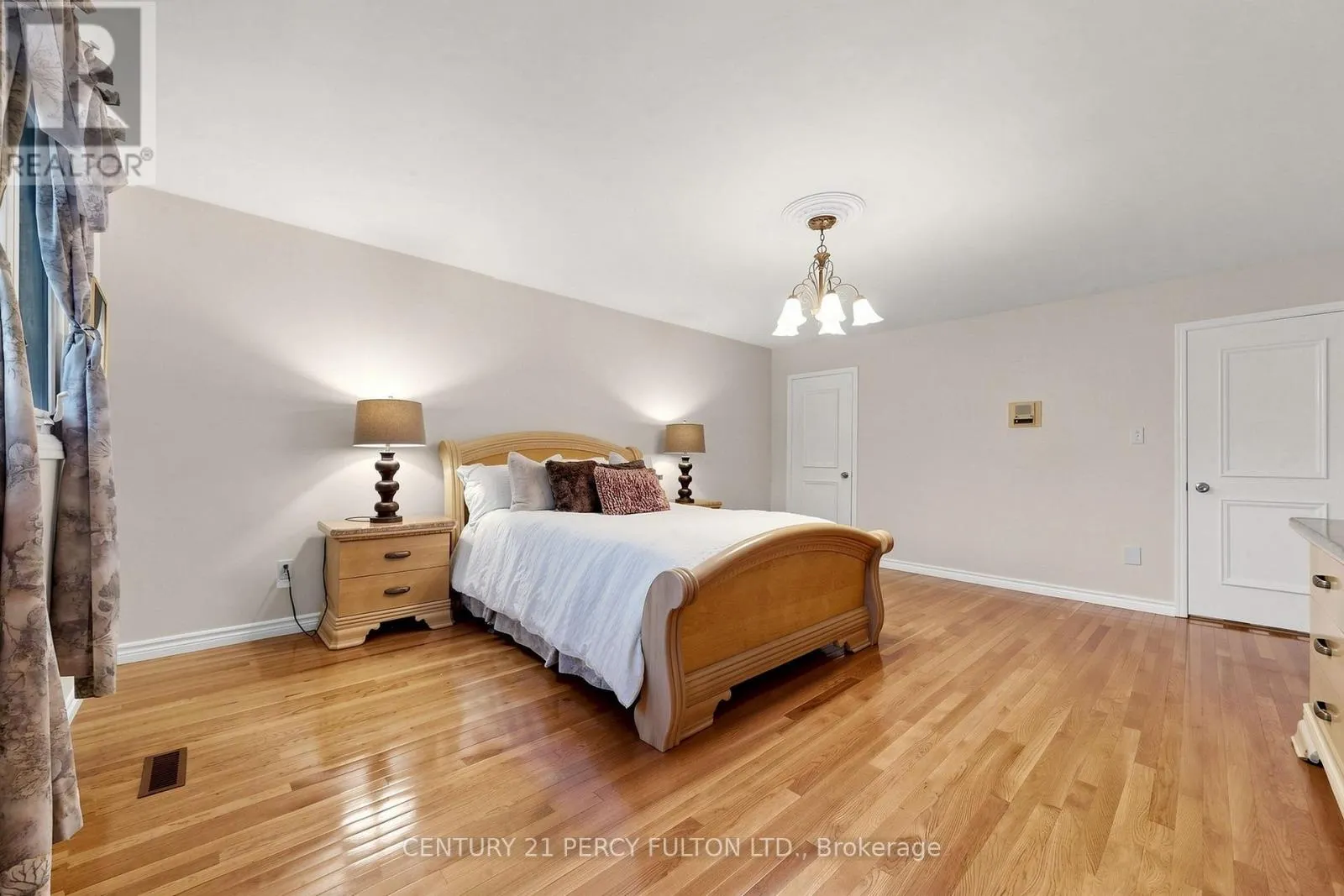 24 TULLAMORE DRIVE