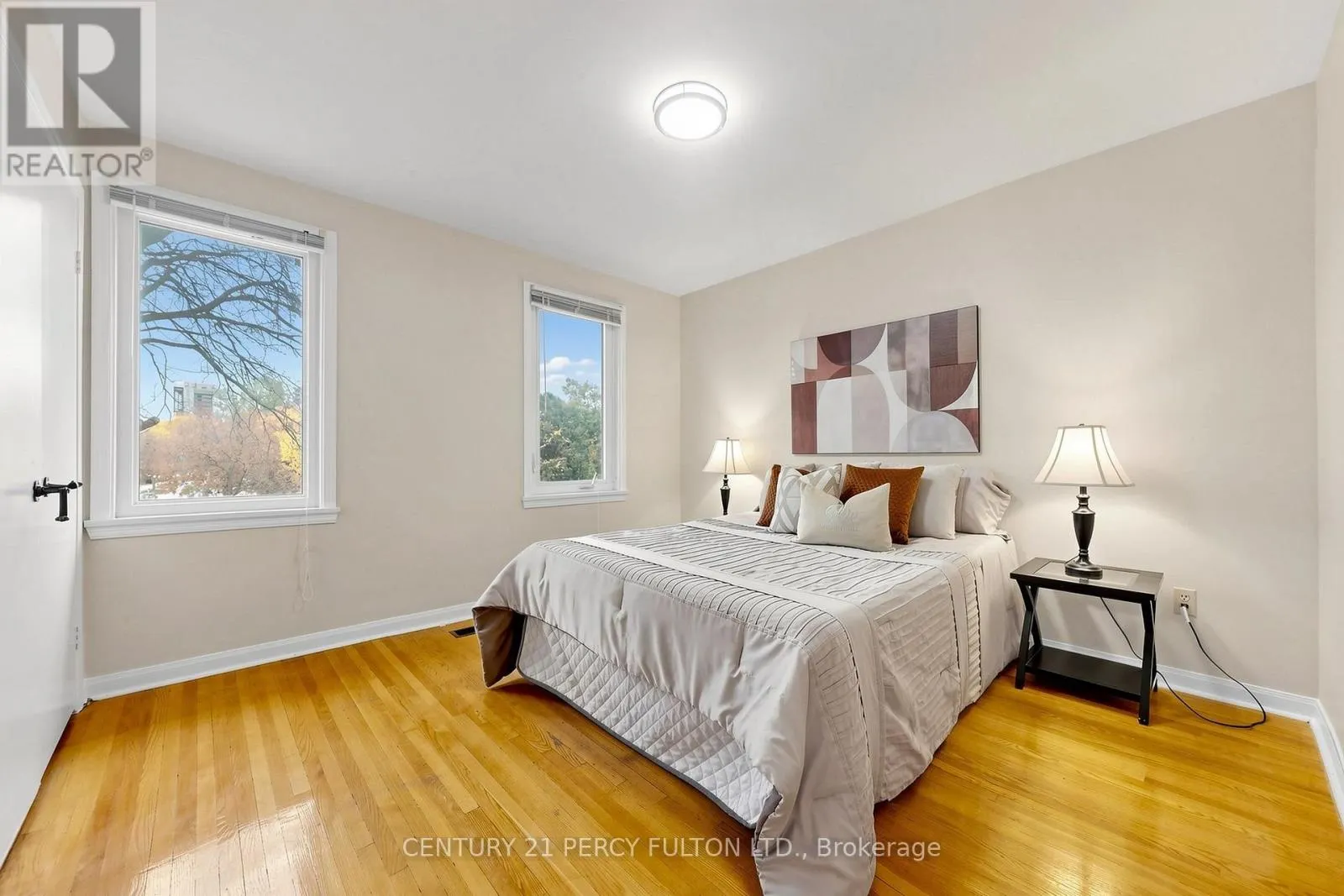 24 TULLAMORE DRIVE