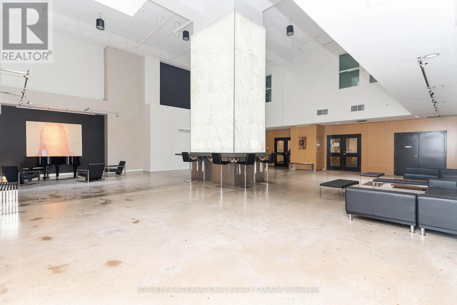 209 - 135 DALHOUSIE STREET