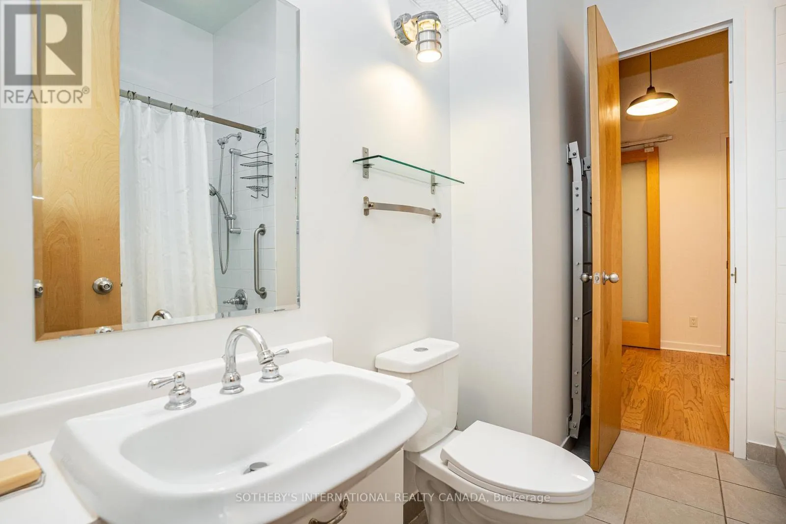 209 - 135 DALHOUSIE STREET