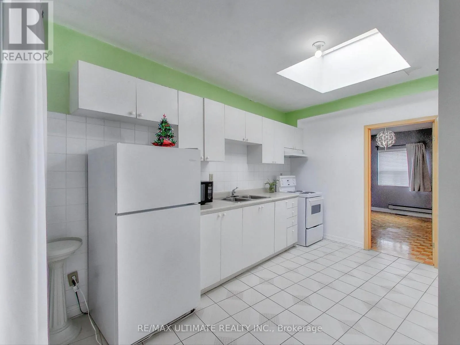 APT #2 - 1584 DUNDAS STREET W
