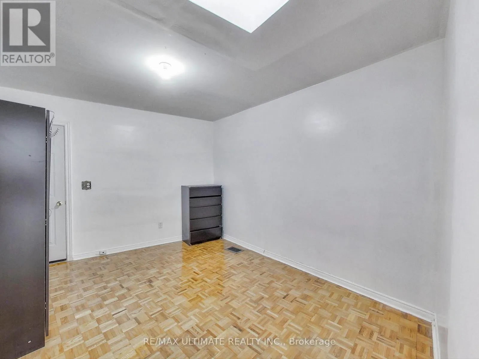 APT #2 - 1584 DUNDAS STREET W