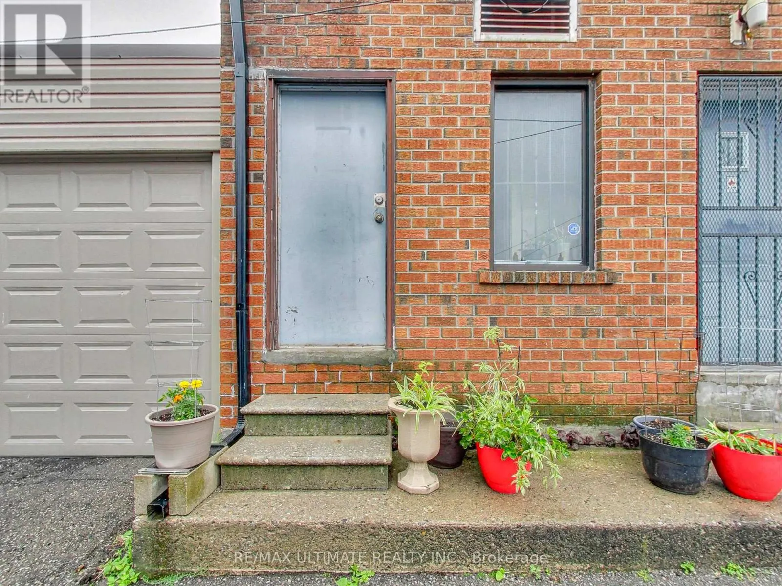 APT #2 - 1584 DUNDAS STREET W