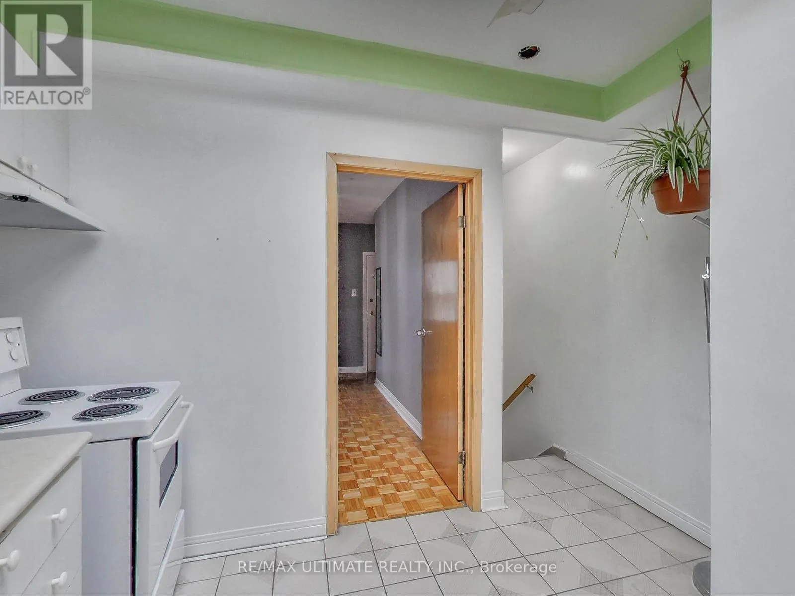 APT #2 - 1584 DUNDAS STREET W