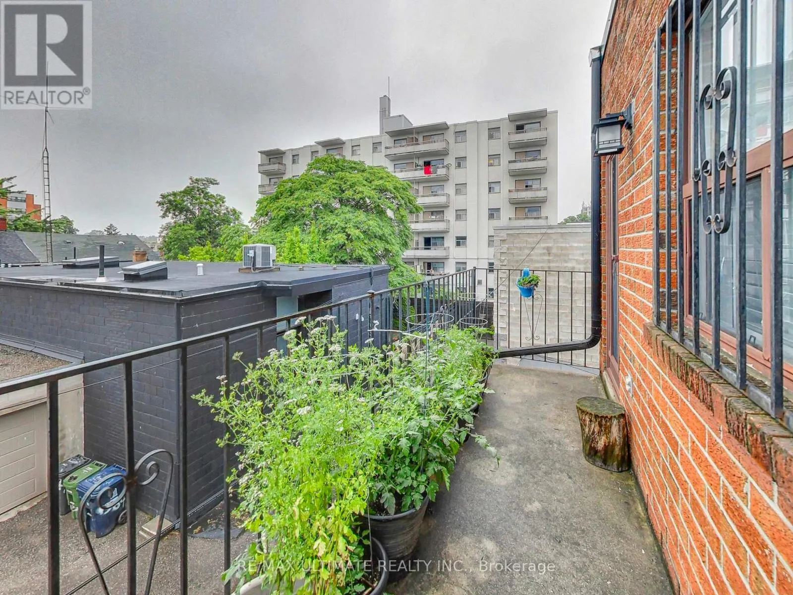 APT #2 - 1584 DUNDAS STREET W