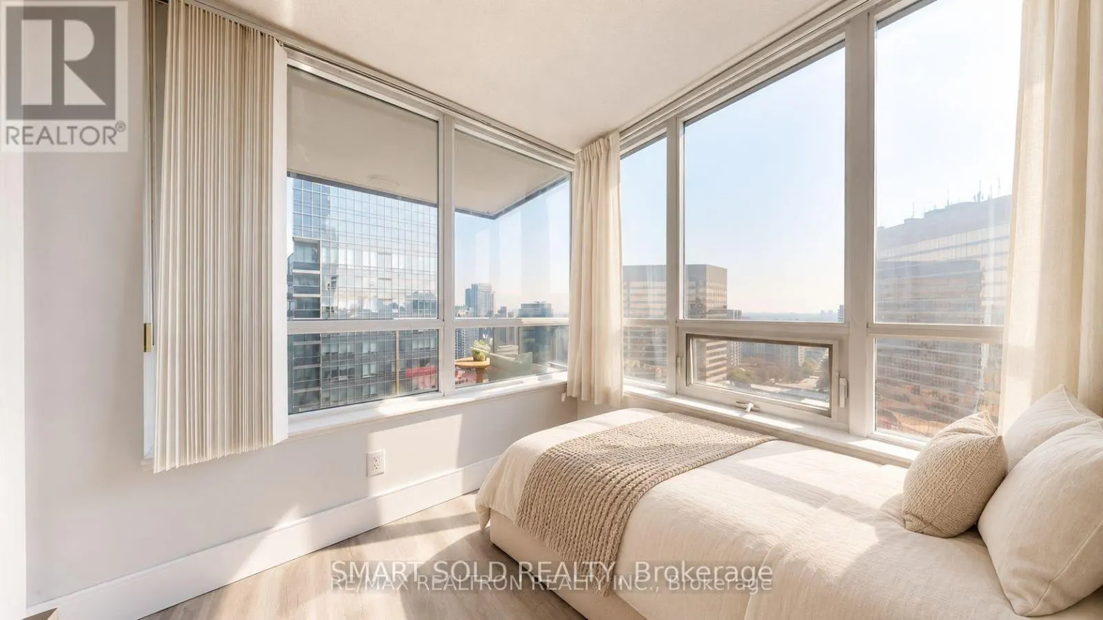 2413 - 15 GREENVIEW AVENUE
