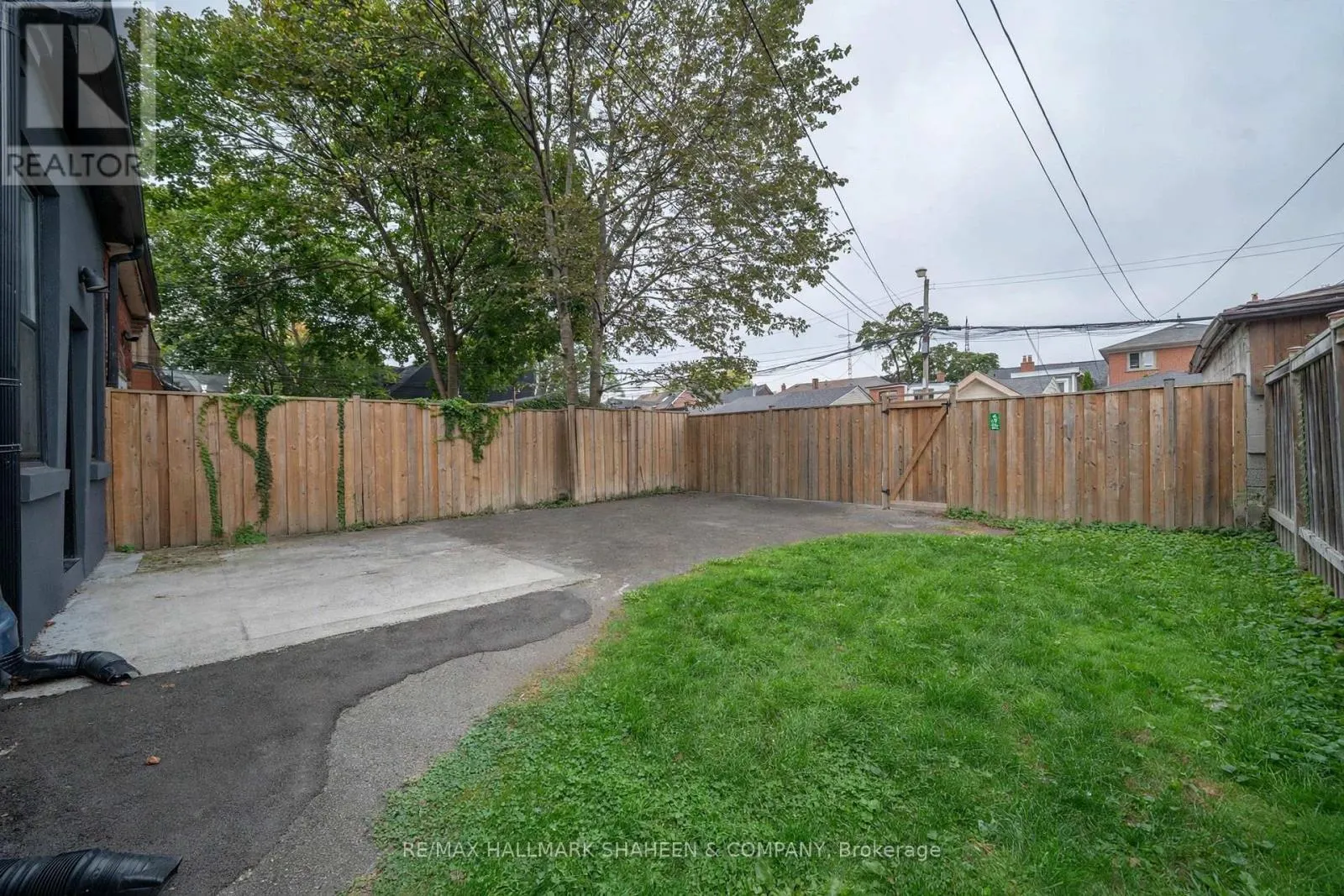 STUDIO - 208 DOVERCOURT ROAD