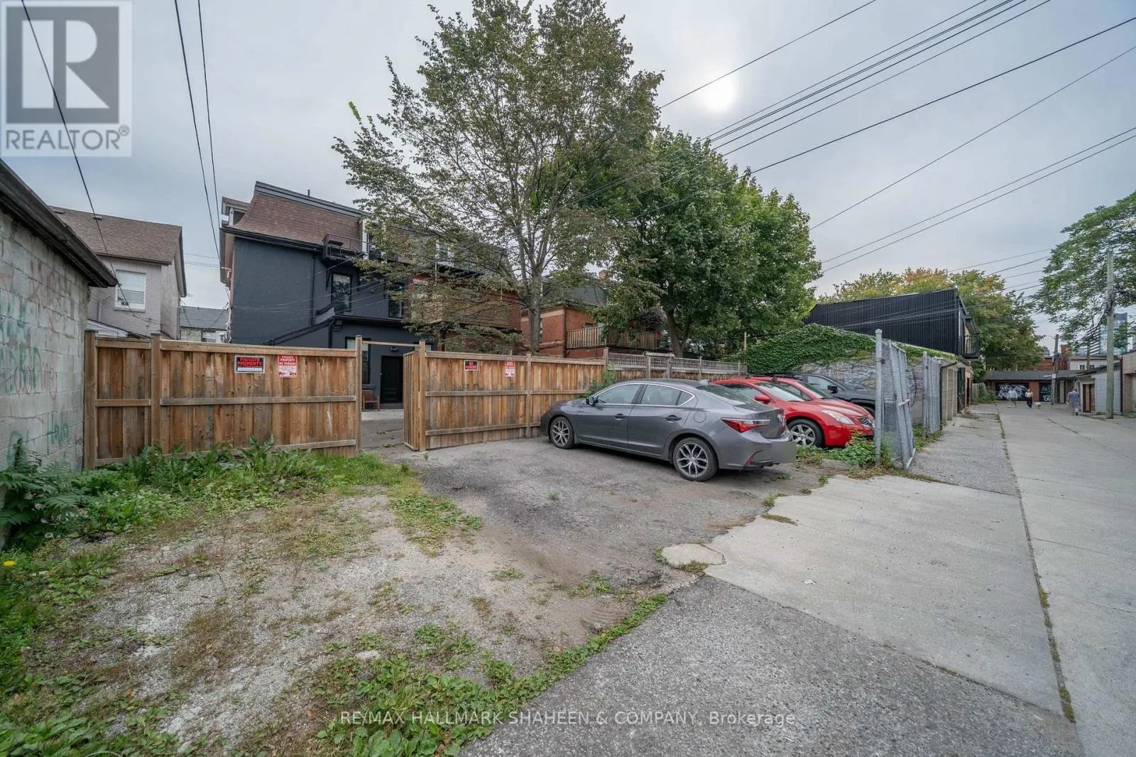 STUDIO - 208 DOVERCOURT ROAD