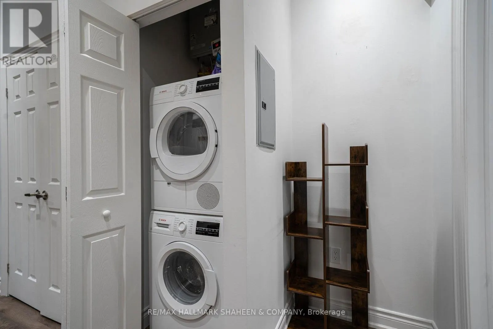 STUDIO - 208 DOVERCOURT ROAD