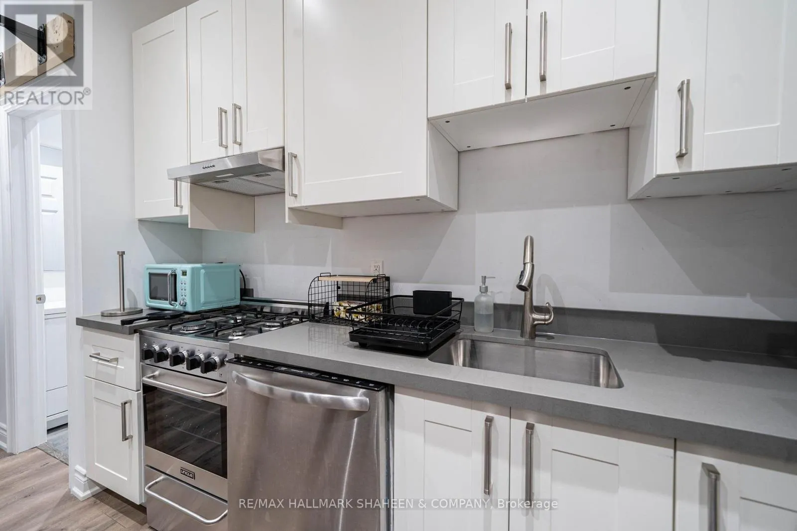 STUDIO - 208 DOVERCOURT ROAD