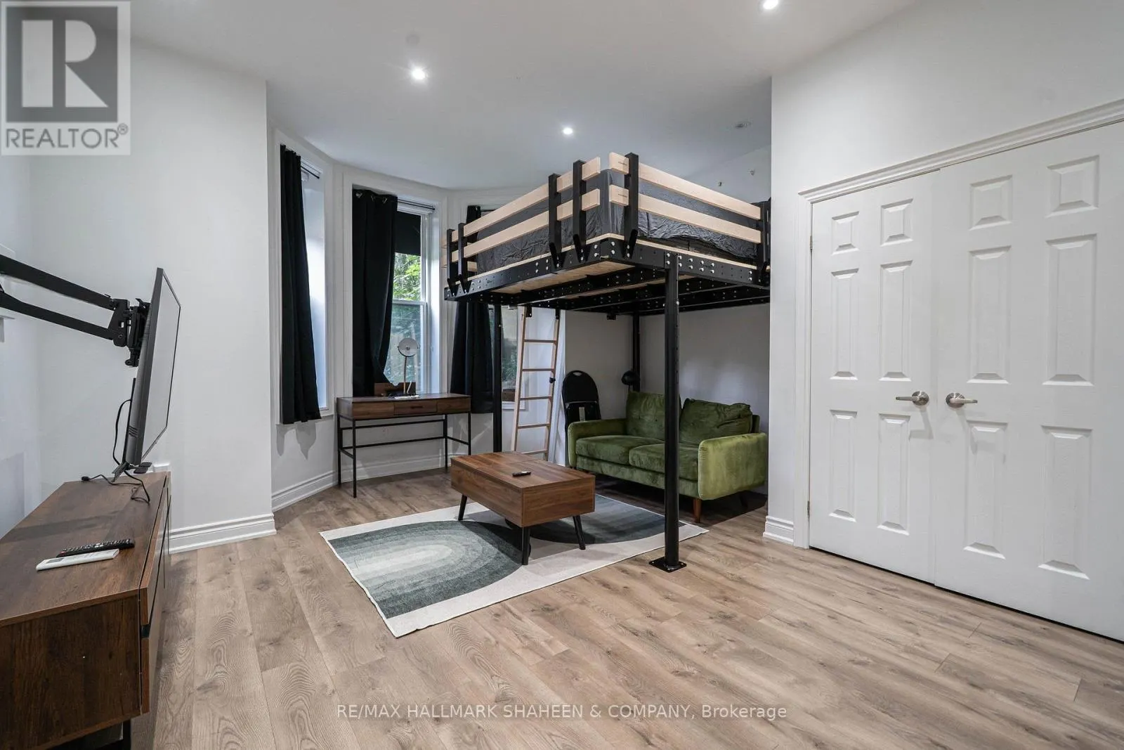 STUDIO - 208 DOVERCOURT ROAD