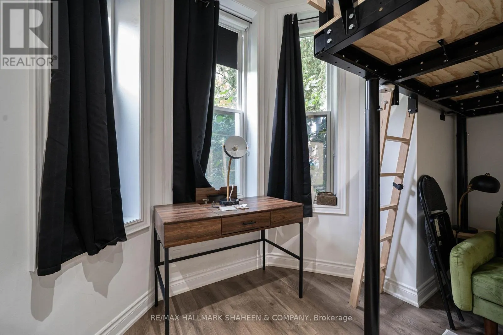 STUDIO - 208 DOVERCOURT ROAD
