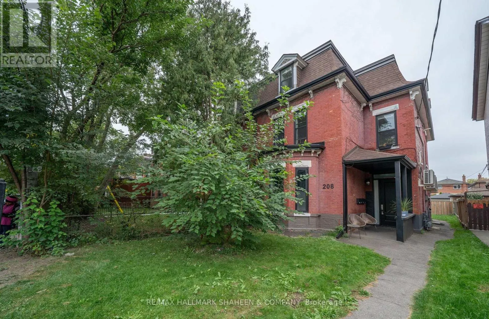 STUDIO - 208 DOVERCOURT ROAD