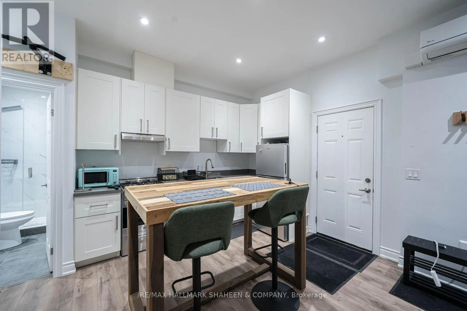 STUDIO - 208 DOVERCOURT ROAD