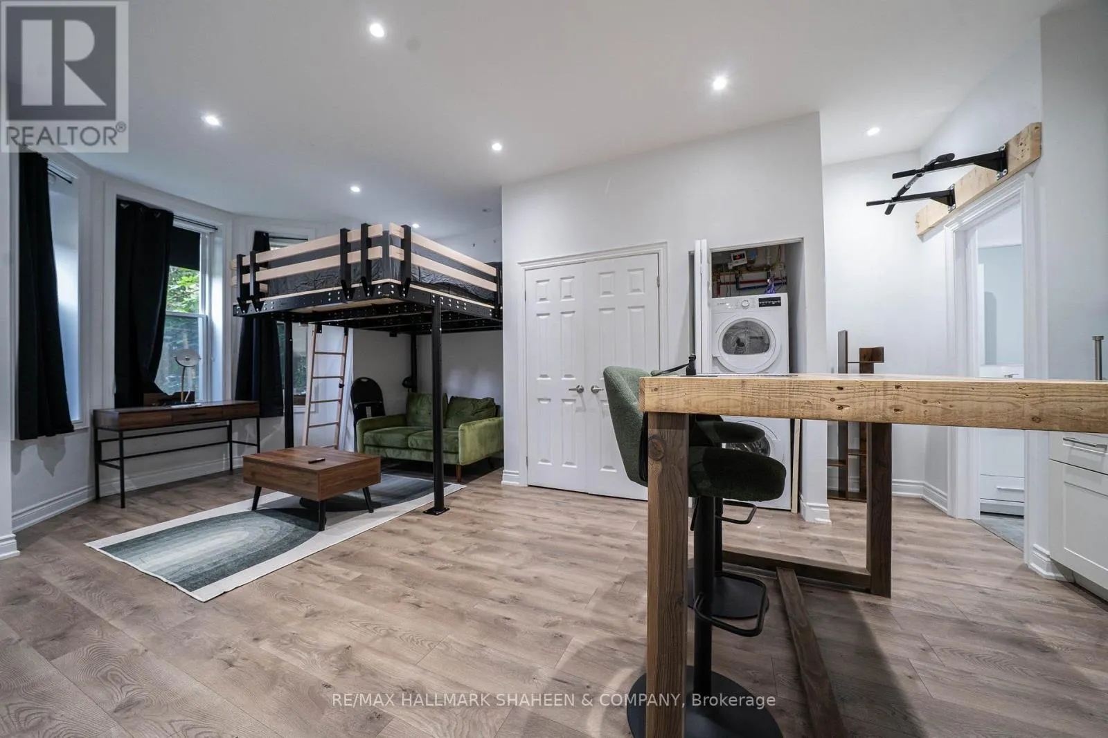 STUDIO - 208 DOVERCOURT ROAD