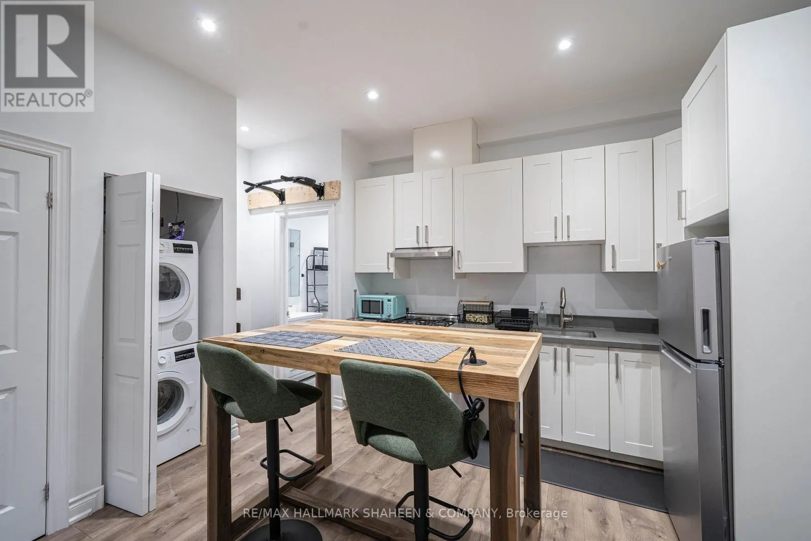 STUDIO - 208 DOVERCOURT ROAD