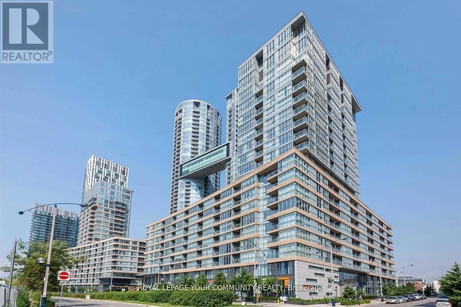 902 - 10 CAPREOL COURT