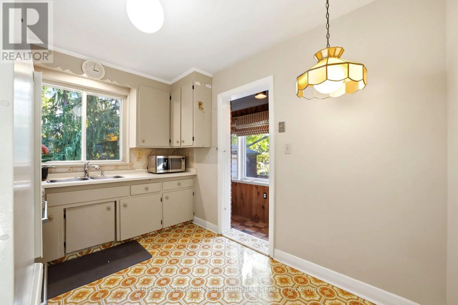 369 HOUNSLOW AVENUE