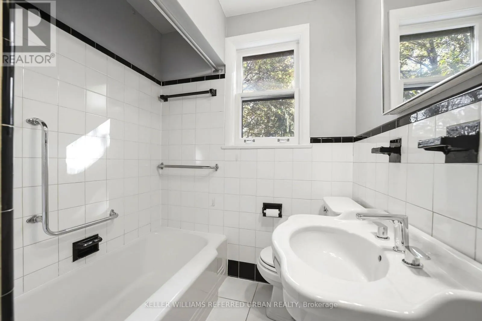 369 HOUNSLOW AVENUE