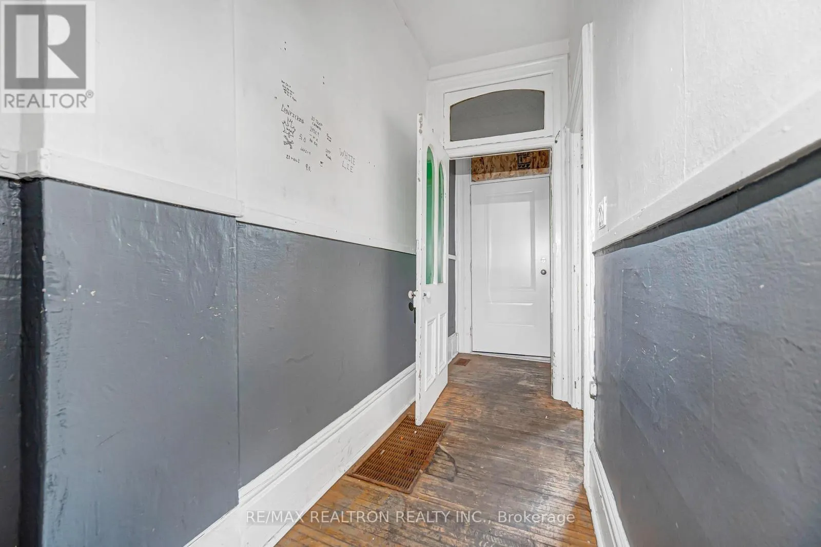 631 RICHMOND STREET W