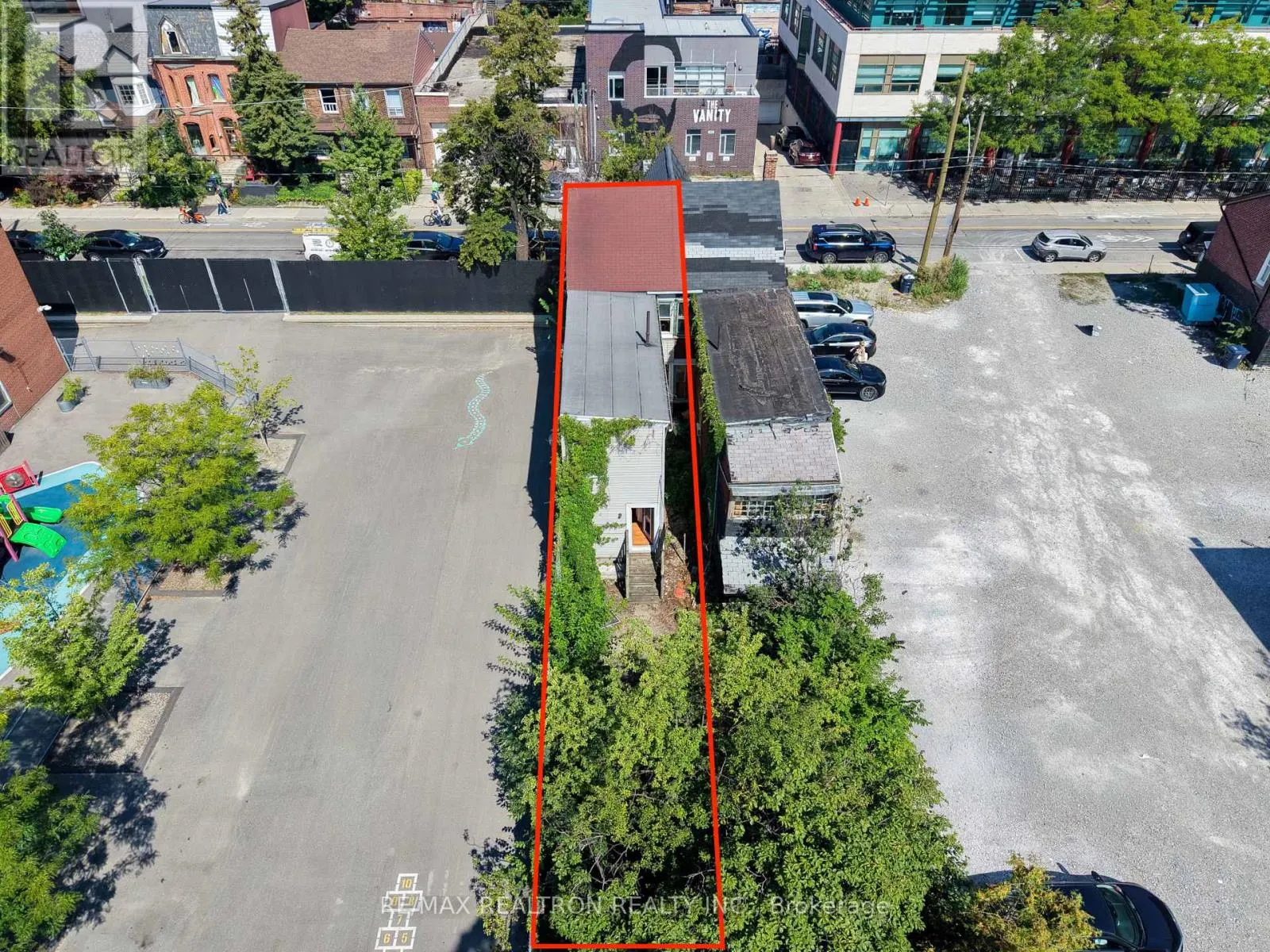 631 RICHMOND STREET W