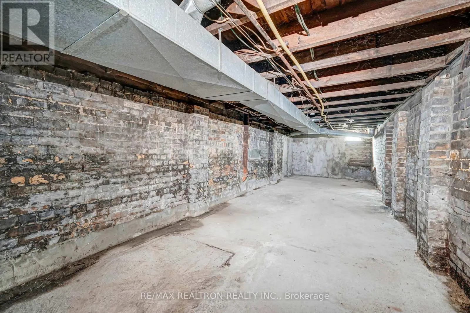 631 RICHMOND STREET W