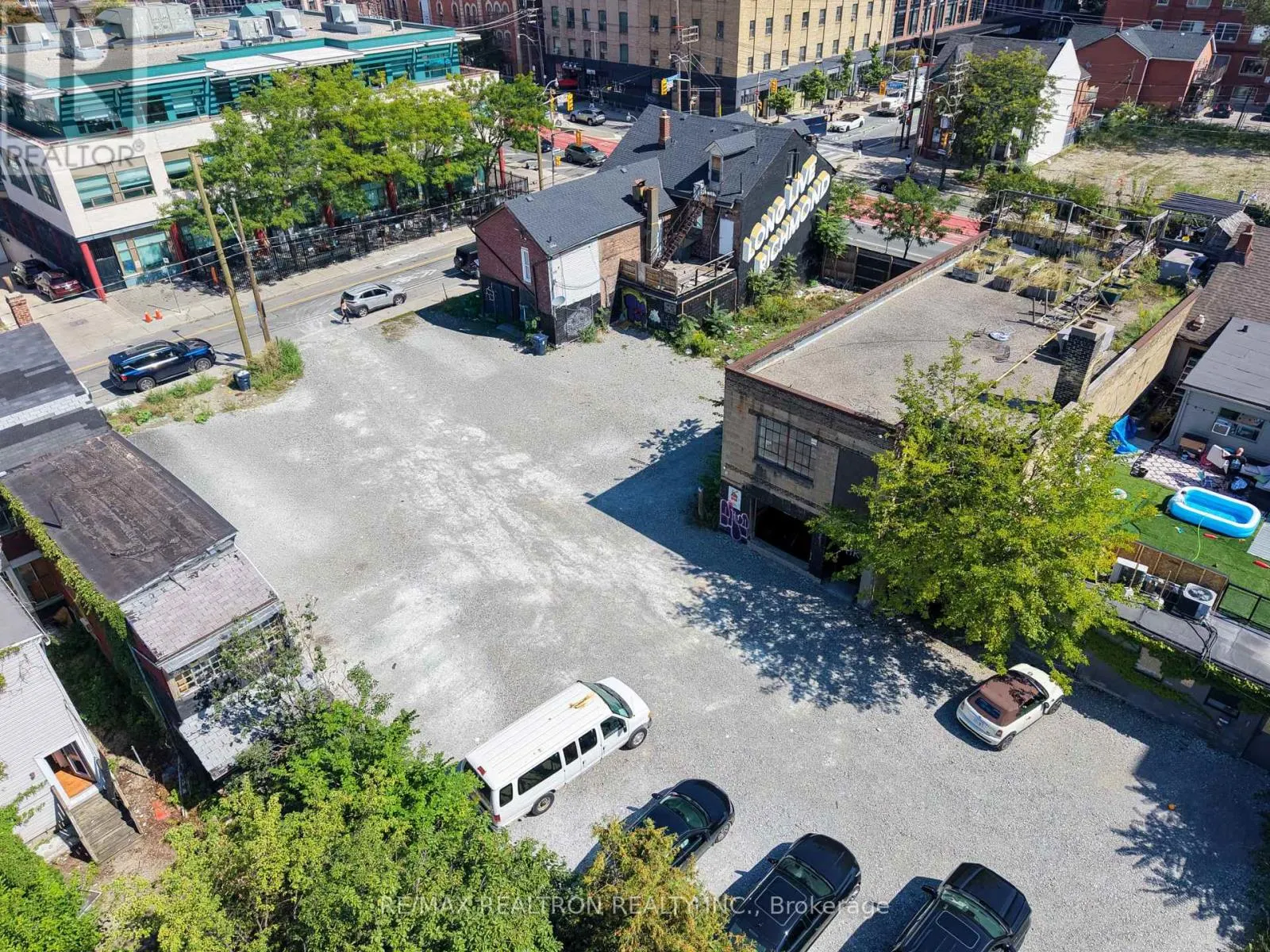 631 RICHMOND STREET W