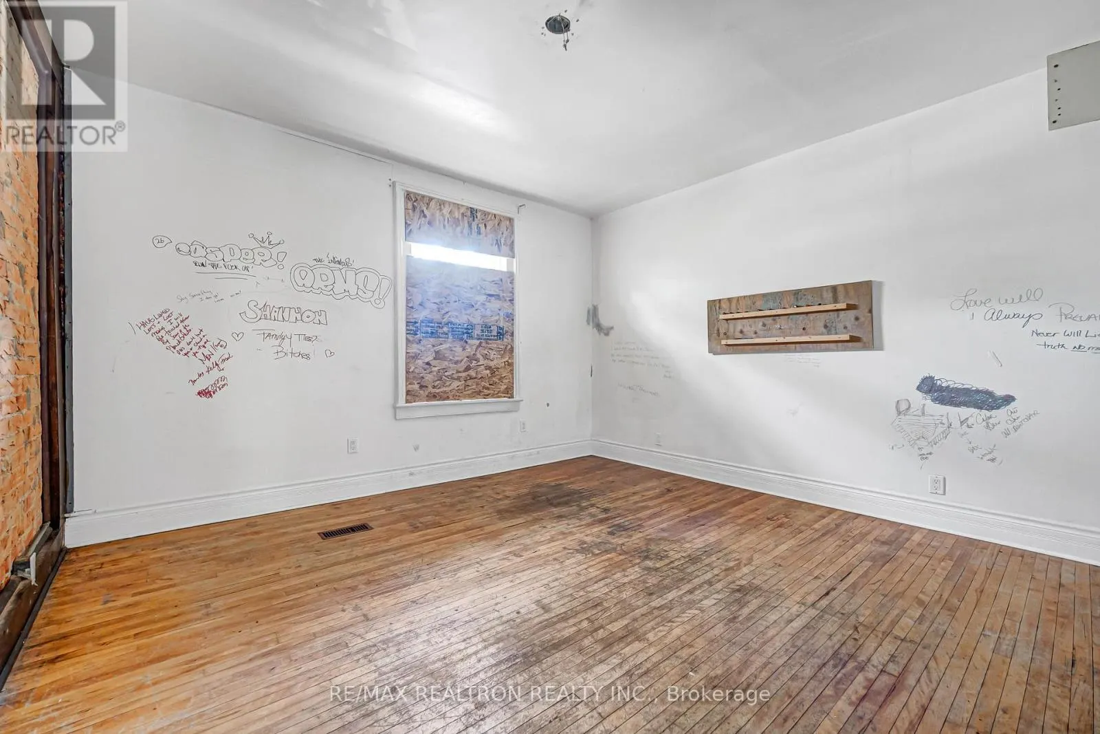 631 RICHMOND STREET W