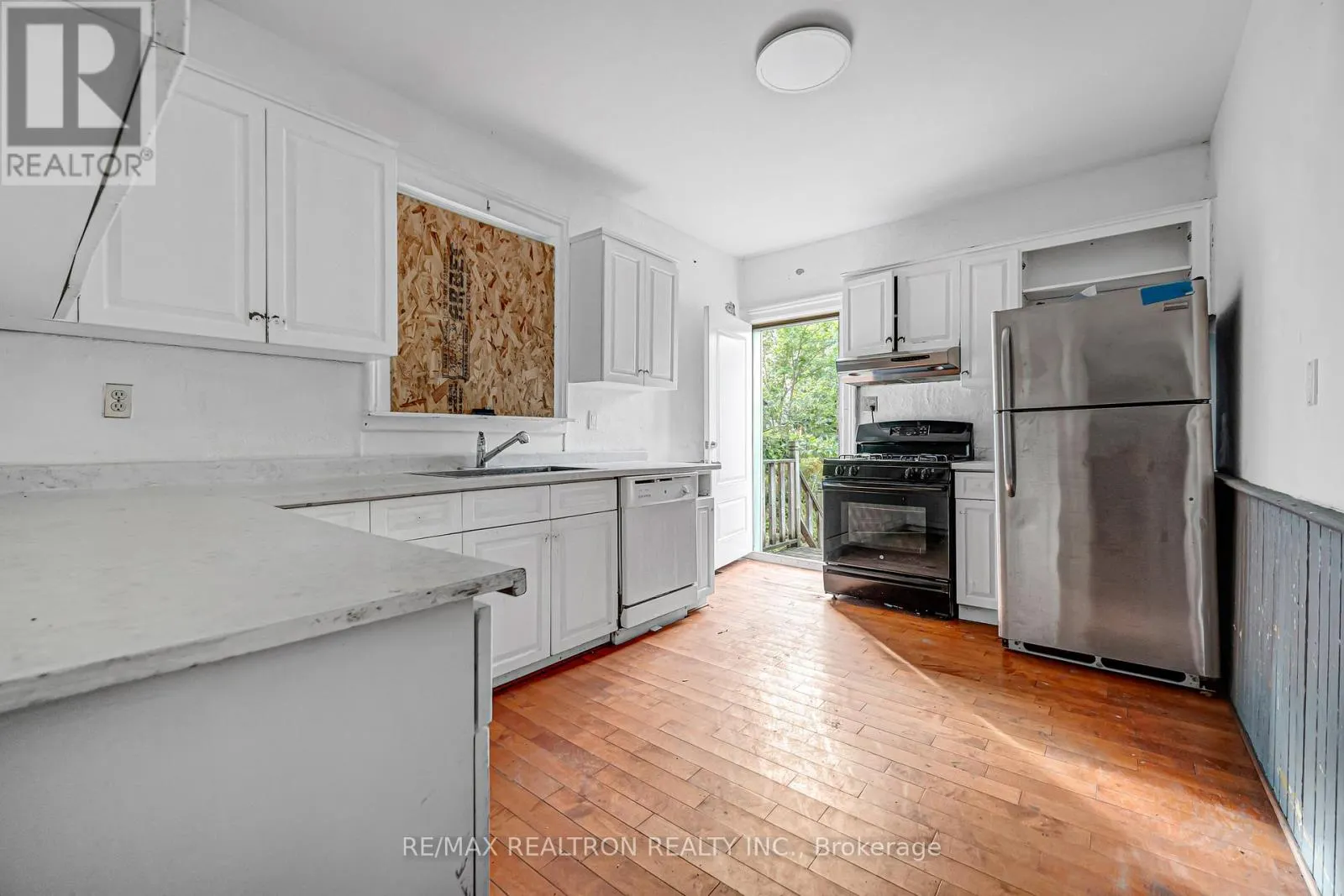 631 RICHMOND STREET W