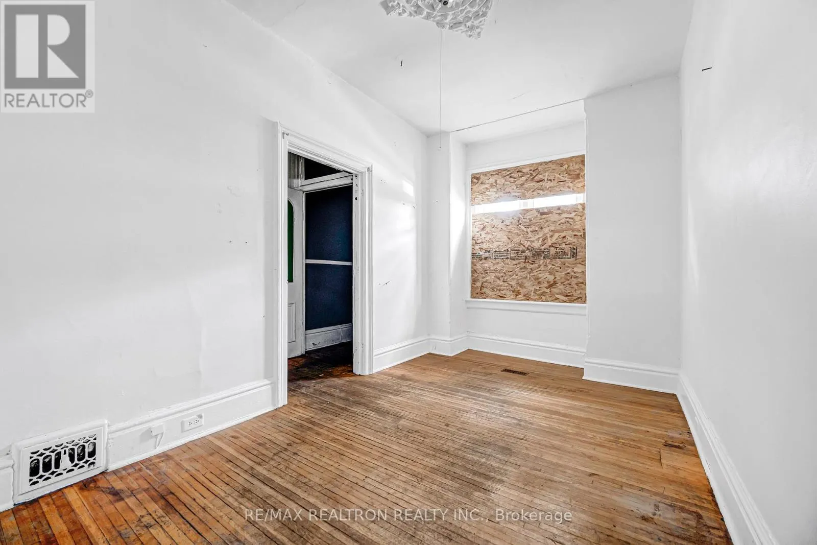 631 RICHMOND STREET W