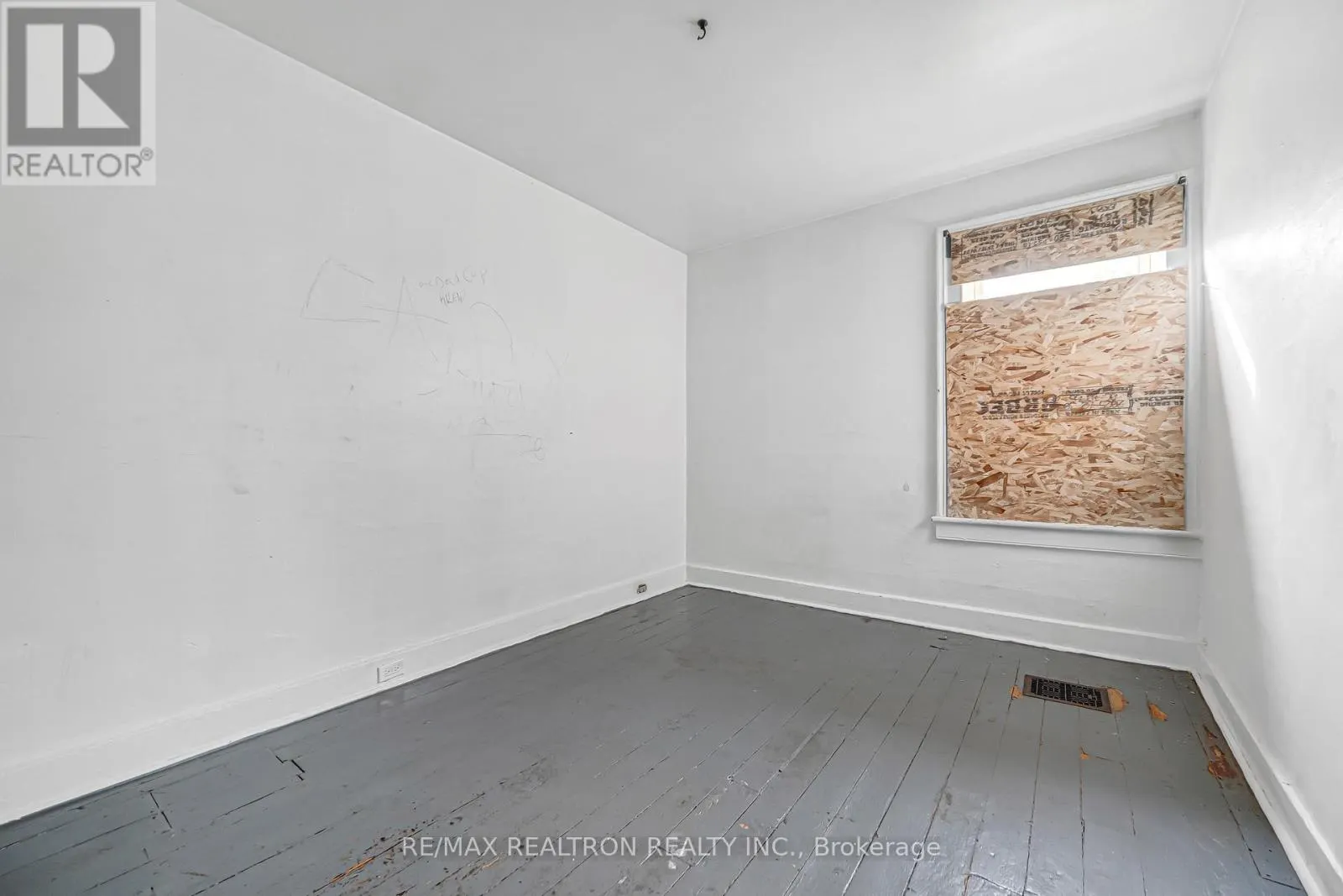 631 RICHMOND STREET W
