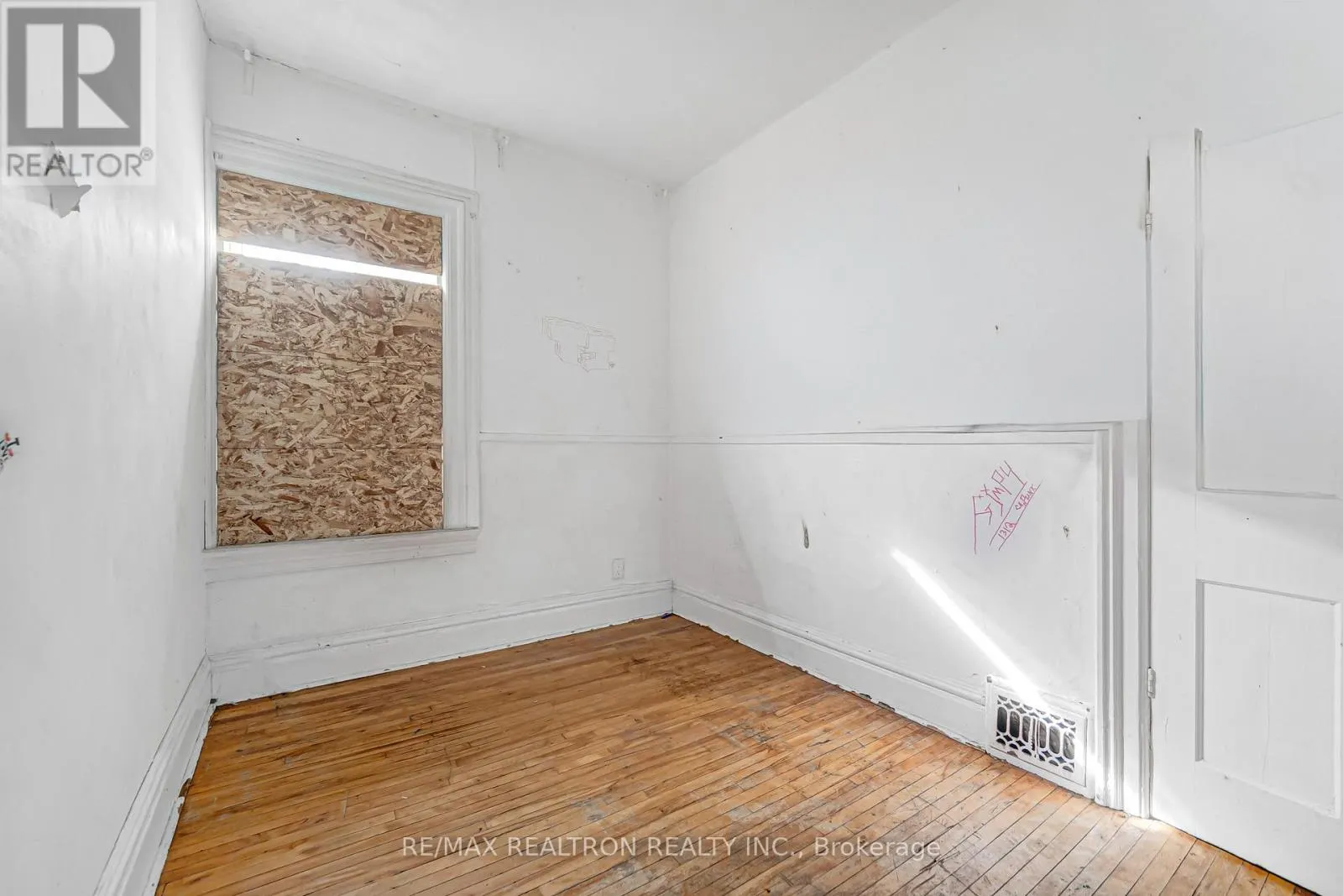 631 RICHMOND STREET W