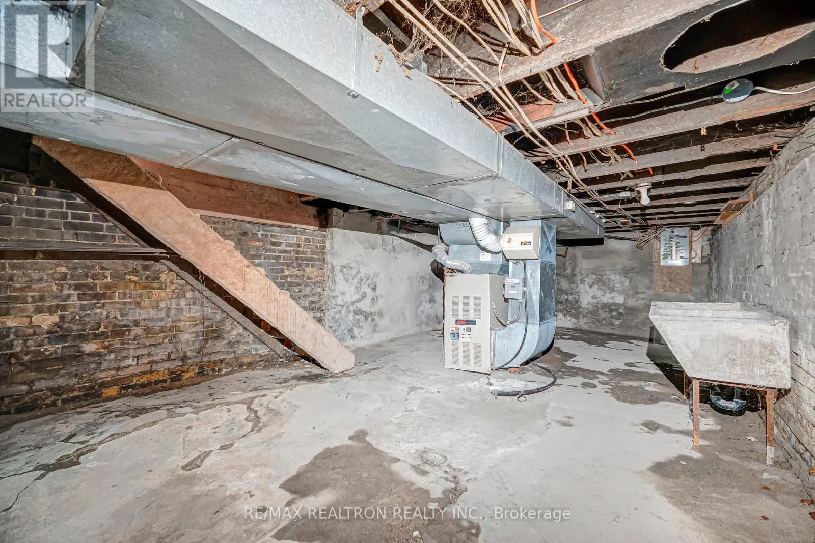 631 RICHMOND STREET W