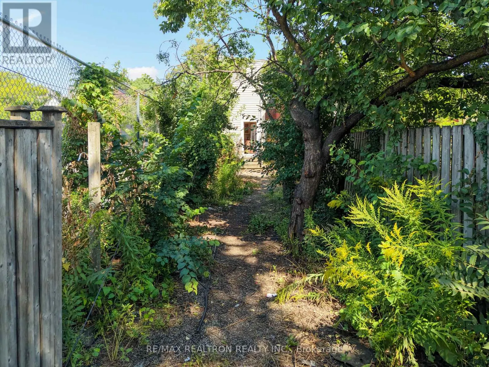 631 RICHMOND STREET W