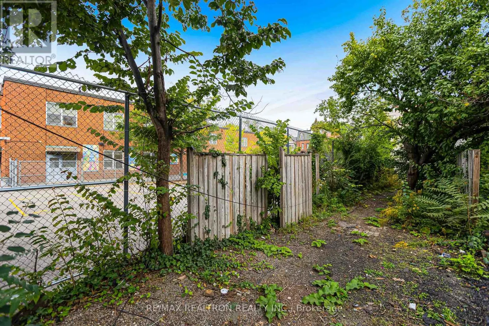 631 RICHMOND STREET W