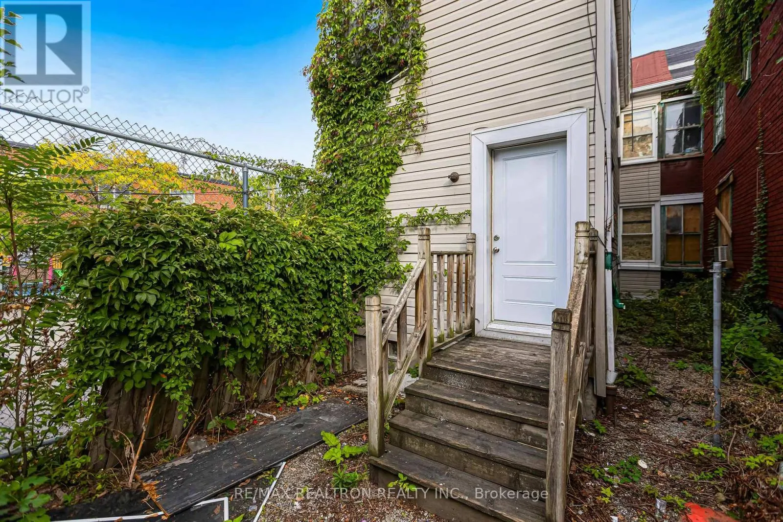 631 RICHMOND STREET W