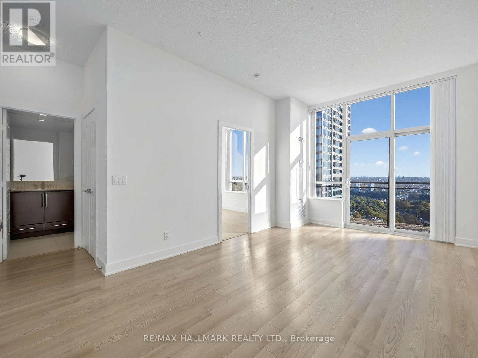 PH2 - 28 LINDEN STREET