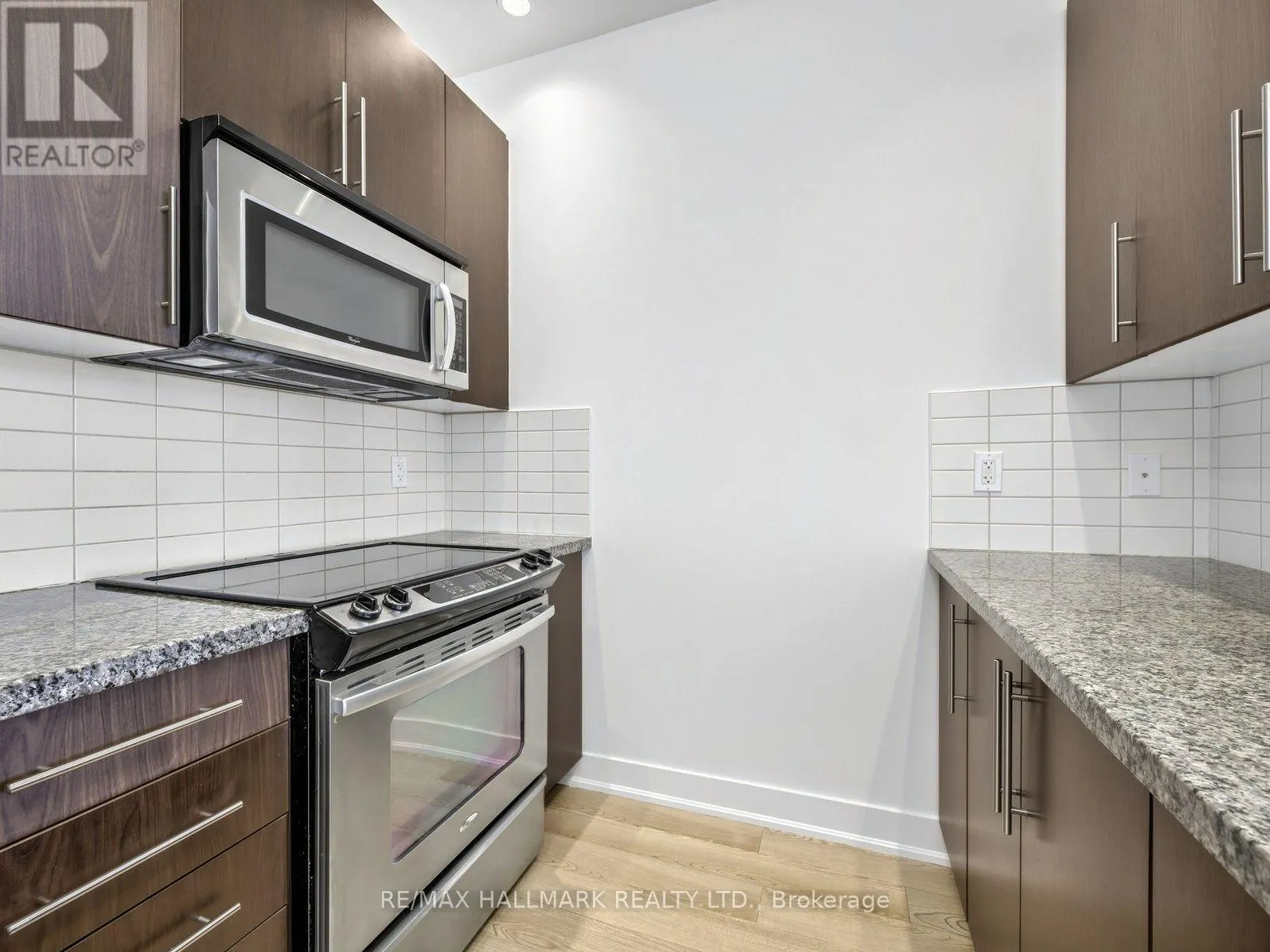 PH2 - 28 LINDEN STREET
