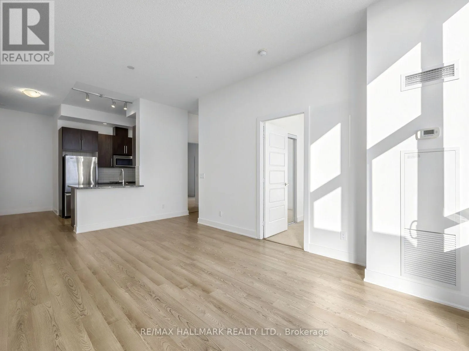 PH2 - 28 LINDEN STREET