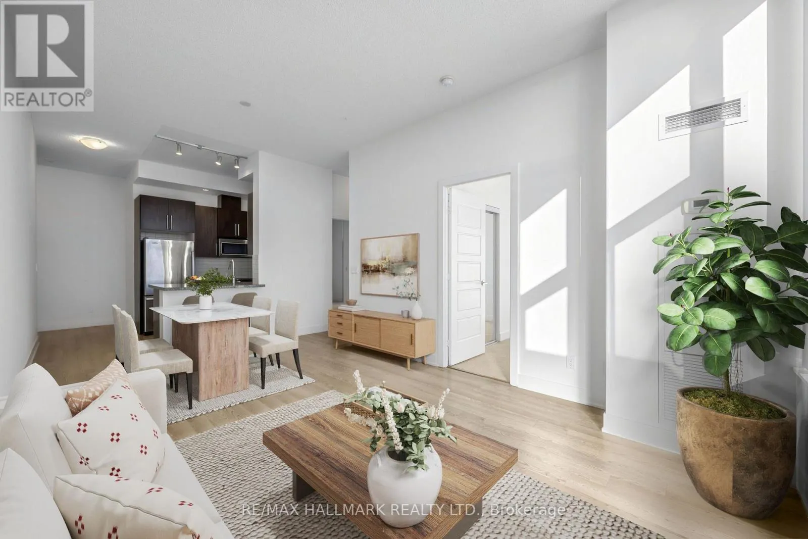 PH2 - 28 LINDEN STREET