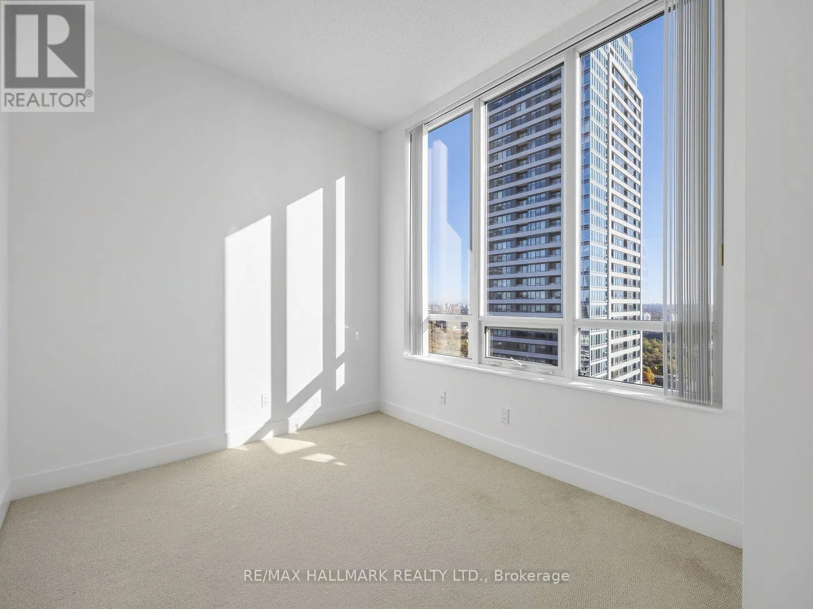 PH2 - 28 LINDEN STREET